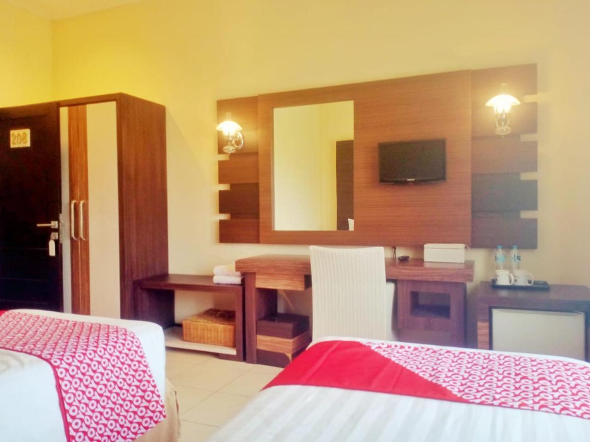 Oyo 90102 Edotel Hotel By Dbest Hospitality Bandung Exterior foto